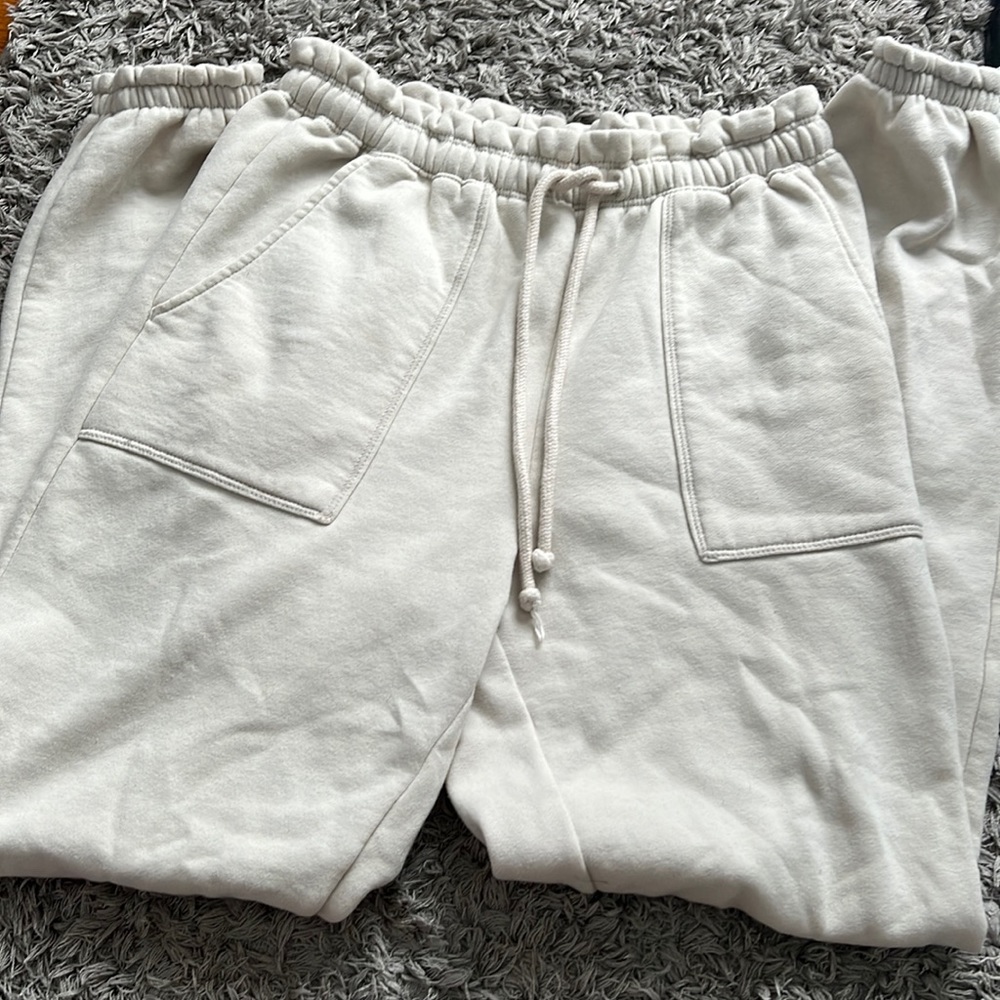 Abercrombie and Fitch tan joggers size medium